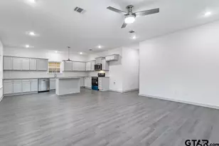 214 W Hurley Ave, Gladewater, TX 75647 - Photo 8