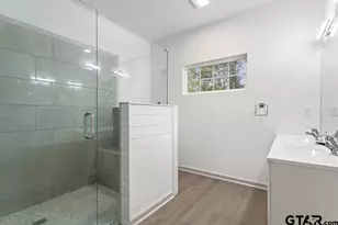 214 W Hurley Ave, Gladewater, TX 75647 - Photo 18