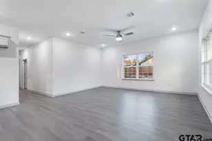 214 W Hurley Ave, Gladewater, TX 75647 - Photo 4