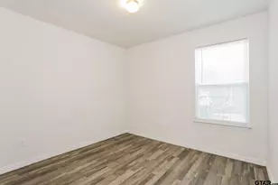 2304 N Glass Avenue, Tyler, TX 75702 - Photo 16