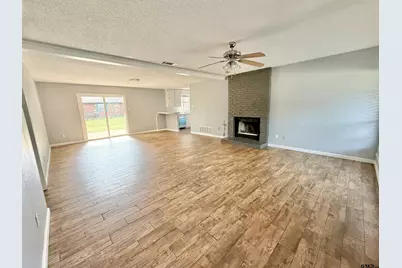 1015 Bryan St, Jacksonville, TX 75766 - Photo 4