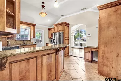 1017 E Olive St., Tyler, TX 75702 - Photo 12