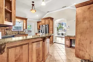 1017 E Olive St, Tyler, TX 75702 - Photo 12