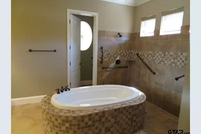 954 La Vista Drive, Tyler, TX 75703 - Photo 6