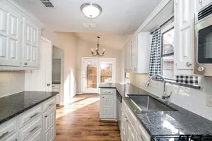 5827 Hollytree, Tyler, TX 75703 - Photo 16