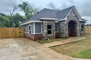 536 Alabama St, Jacksonville, TX 75766 - Photo 2