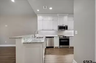 304 E Cottonwood, Overton, TX 75684 - Photo 14