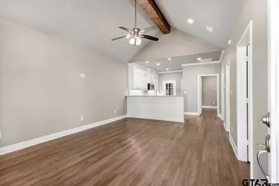 304 E Cottonwood, Overton, TX 75684 - Photo 4