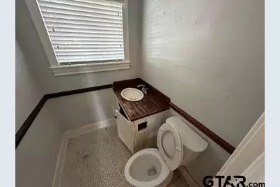 2002 S Robertson Ave, Tyler, TX 75701 - Photo 8