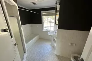 2002 S Robertson Ave, Tyler, TX 75701 - Photo 10