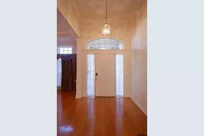 704 Shiloh Ridge St, Tyler, TX 75703 - Photo 2