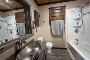 7315 Neches, Athens, TX 75752 - Photo 8