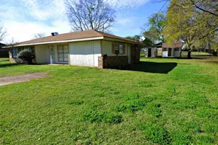 403 Montgomery, Pittsburg, TX 75686 - Photo 2