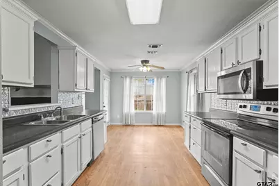 15733 Bay View Cir, Bullard, TX 75757 - Photo 8