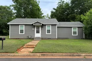 402 W Carolina St, Palestine, TX 75803 - Photo 1