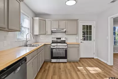 402 Gay Ave, Palestine, TX 75801 - Photo 8