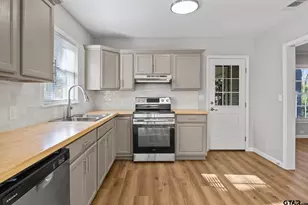 402 Gay Ave, Palestine, TX 75801 - Photo 8