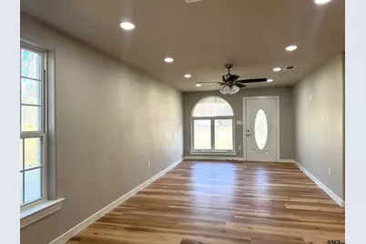 516 S O'Tyson, Mt Pleasant, TX 75455 - Photo 2