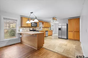 832 S Bois D Arc, Tyler, TX 75701 - Photo 10