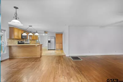 832 S Bois D Arc, Tyler, TX 75701 - Photo 4