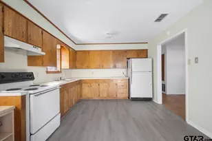 304 E Williams St, Carthage, TX 75633 - Photo 8