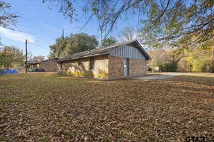 304 E Williams St, Carthage, TX 75633 - Photo 18