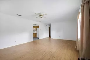 304 E Williams St, Carthage, TX 75633 - Photo 6