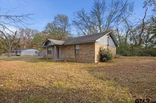 304 E Williams St, Carthage, TX 75633 - Photo 2
