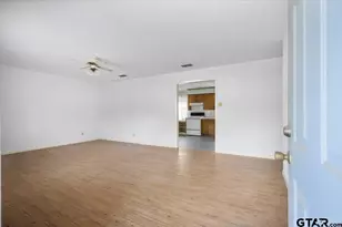 304 E Williams St, Carthage, TX 75633 - Photo 4