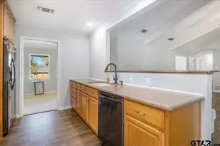 1004 Oakwood Dr, Longview, TX 75604 - Photo 10