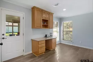 1004 Oakwood Dr, Longview, TX 75604 - Photo 8