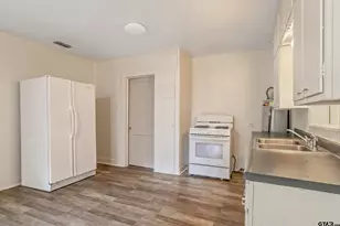 811 Kickapoo St, Jacksonville, TX 75766 - Photo 8