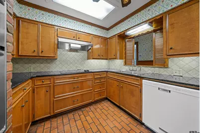 1101 Canada Street, Jacksonville, TX 75766 - Photo 16