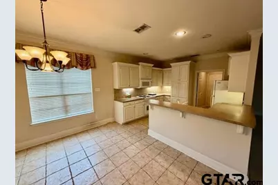 1911 Hollyglen, Tyler, TX 75703 - Photo 6