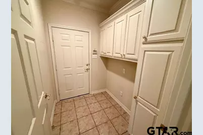 1911 Hollyglen, Tyler, TX 75703 - Photo 8