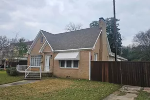 959 N Marshall St, Henderson, TX 75652 - Photo 2