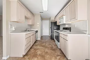 5401 Hollytree Dr 604, Tyler, TX 75703 - Photo 6