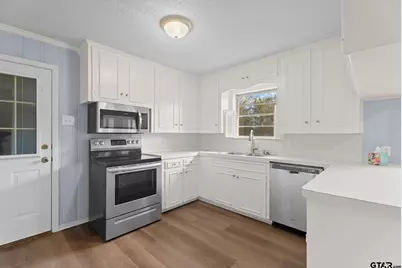 2304 Crestwood, Tyler, TX 75701 - Photo 10