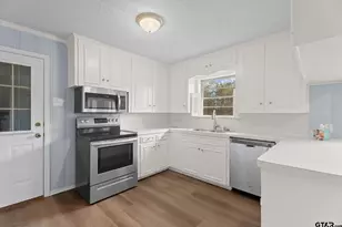 2304 Crestwood, Tyler, TX 75701 - Photo 10