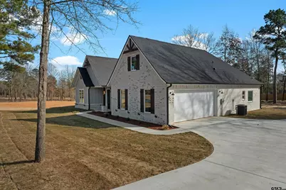 195 Clara Ln, Kilgore, TX 75662 - Photo 2