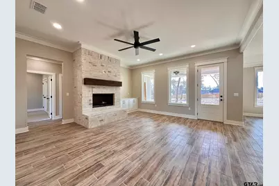 195 Clara Ln, Kilgore, TX 75662 - Photo 8