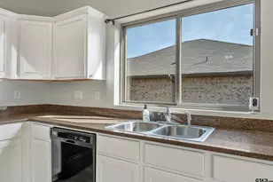 112 Summit Cv, Jacksonville, TX 75766 - Photo 4