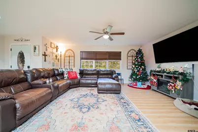 1312 Andrews St, Kilgore, TX 75662 - Photo 2