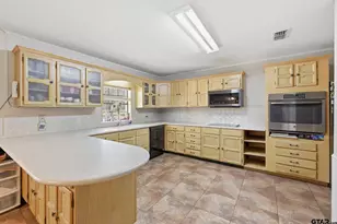 1409 Bassett Rd, Palestine, TX 75803 - Photo 8