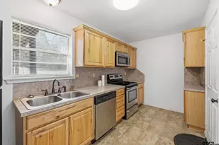 346 Meridian St, Gladewater, TX 75647 - Photo 6