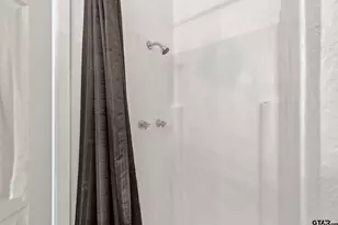 346 Meridian St, Gladewater, TX 75647 - Photo 16