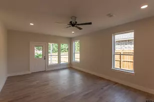 16230 Crossing Cir, Lindale, TX 75771 - Photo 6