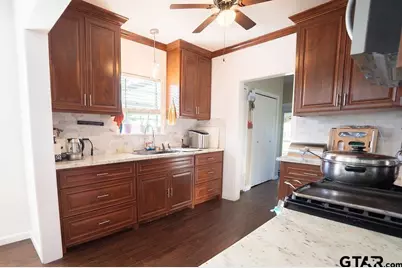 915 Lindsey Ln, Tyler, TX 75701 - Photo 10