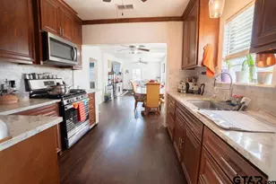 915 Lindsey Ln, Tyler, TX 75701 - Photo 12