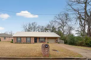 823 Willow Creek Dr, Jacksonville, TX 75766 - Photo 2